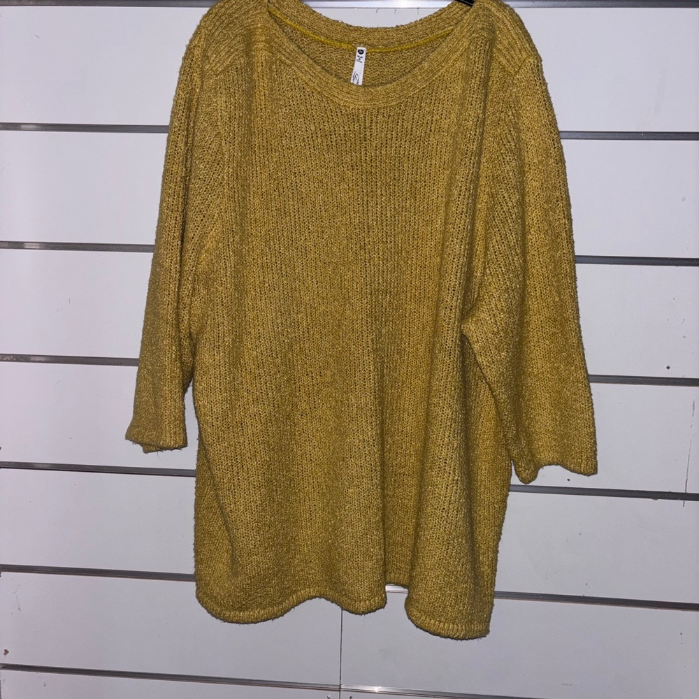 Leo & Nicole Mustard‎ Knit Crewneck Sweater